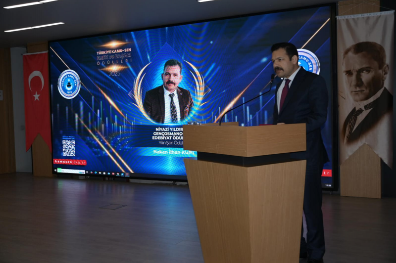 “YILIN ŞAİRİ ''  BAŞARI ÖDÜLÜ  HAKAN İLHAN KURT'A TAKDİM EDİLDİ-2648