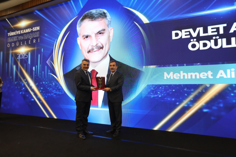 TÜRKİYE KAMU-SEN “EMEK VE BAŞARI ÖDÜLLERİ” SAHİPLERİNİ BULDU-2610