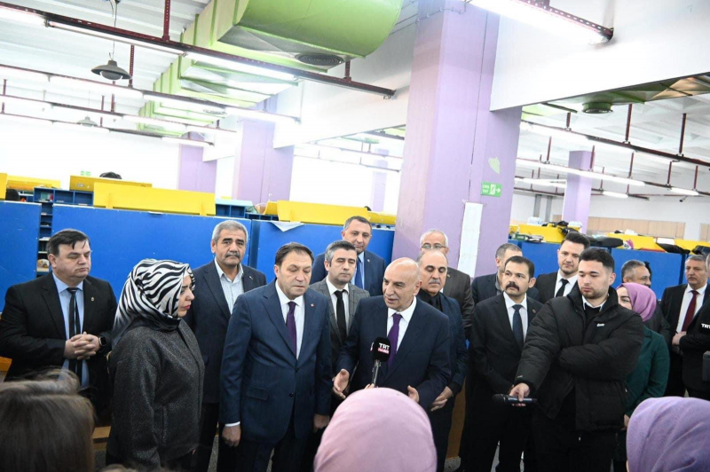 ANKARA BÜYÜKŞEHİR BELEDİYE BAŞKAN ADAYI TURGUT ALTINOK İLE PTT MERKEZLERİNDE KADIN ÜYELERİMİZİN DÜNYA KADINLAR GÜNÜNÜ KUTLADIK-2167