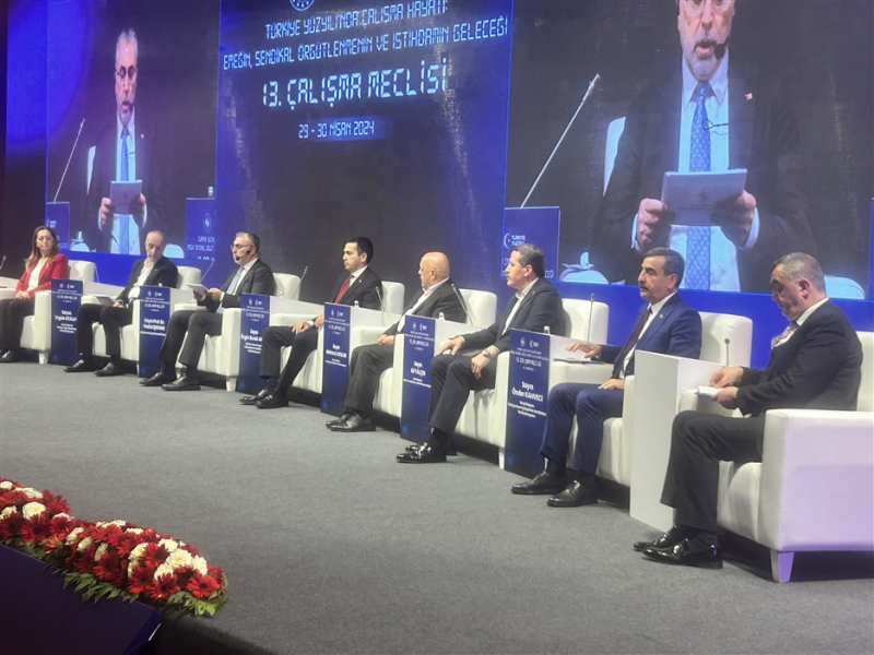 TÜRKİYE YÜZYILINDA ÇALIŞMA HAYATI: EMEĞİN, SENDİKAL ÖRGÜTLENMENİN VE İSTİHDAMIN GELECEĞİ PANELİNE KATILDIK-2215