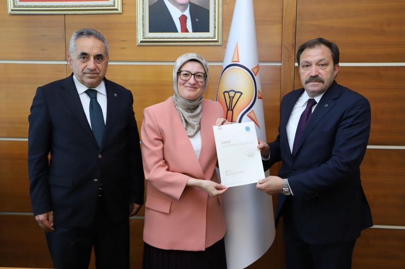 AK Parti  Sivil Toplum ve Halkla İlişkilerden Sorumlu Genel Başkan Yardımcısı Belgin UYGUR'u ziyaret ettik-2297