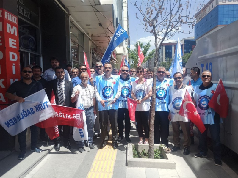 TÜM İLLERDE EŞ ZAMANLI OLARAK MEMUR MAAŞ ARTIŞLARINA İLİŞKİN BASIN AÇIKLAMASI YAPTIK-1829