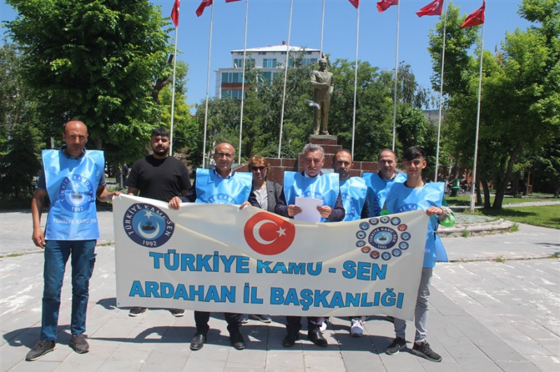 TÜM İLLERDE EŞ ZAMANLI OLARAK MEMUR MAAŞ ARTIŞLARINA İLİŞKİN BASIN AÇIKLAMASI YAPTIK-1801