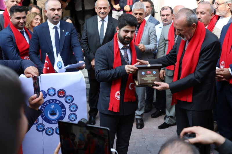 ÇALIŞMA VE SOSYAL GÜVENLİK BAKANI VEDAT BİLGİN’İ ZİYARET ETTİK-1343